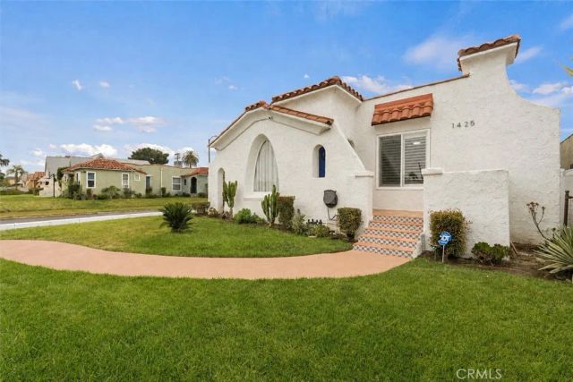 1425 W 79th, Los Angeles, CA 90047