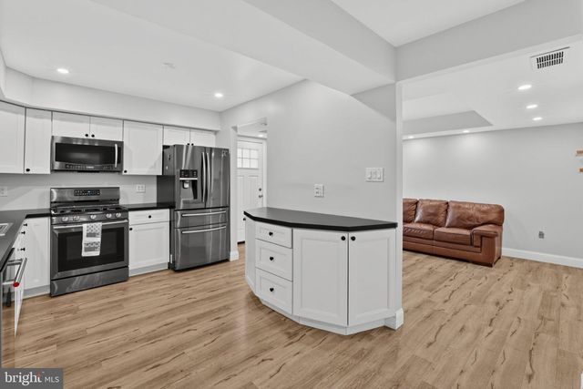 823 BARLOW ST, Philadelphia, PA 19116