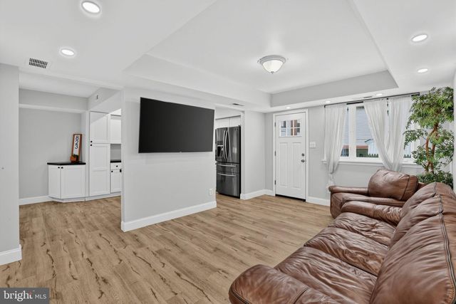 823 BARLOW ST, Philadelphia, PA 19116