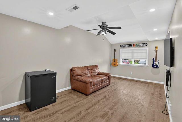 823 BARLOW ST, Philadelphia, PA 19116