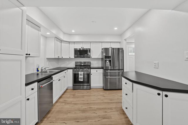 823 BARLOW ST, Philadelphia, PA 19116