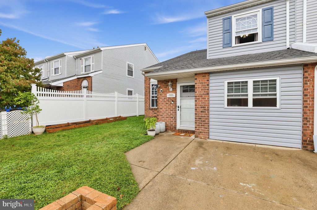 823 BARLOW ST, PHILADELPHIA, PA 19116 — photo 2