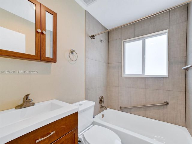 1520 NE 14th Ter ., Fort Lauderdale, FL 33304