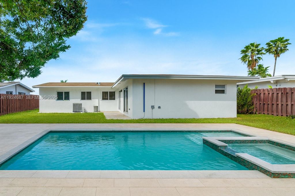 1520 NE 14th Ter ., Fort Lauderdale, FL 33304