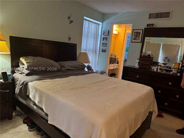 8775 Park Blvd 123, Miami, FL 33172