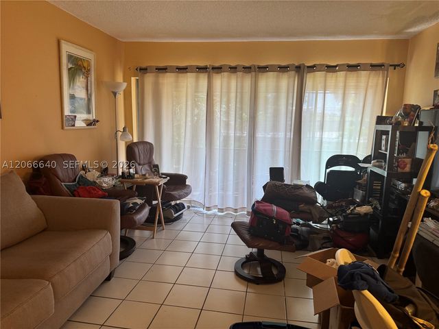 8775 Park Blvd 123, Miami, FL 33172