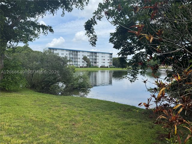 8775 Park Blvd 123, Miami, FL 33172