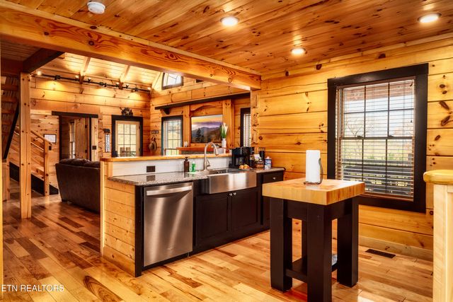 1890 Natures Lane Lane, Sevierville, TN 37862