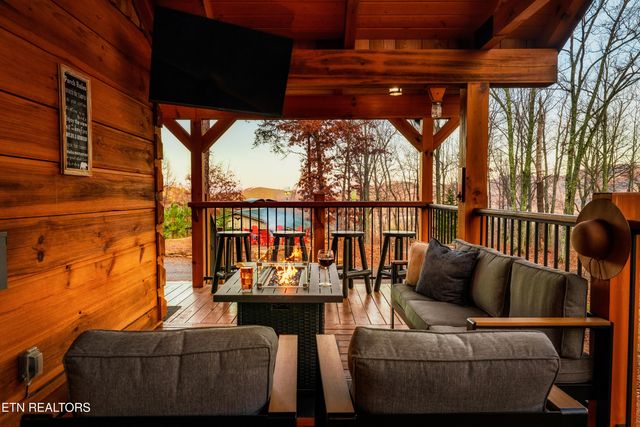 1890 Natures Lane Lane, Sevierville, TN 37862