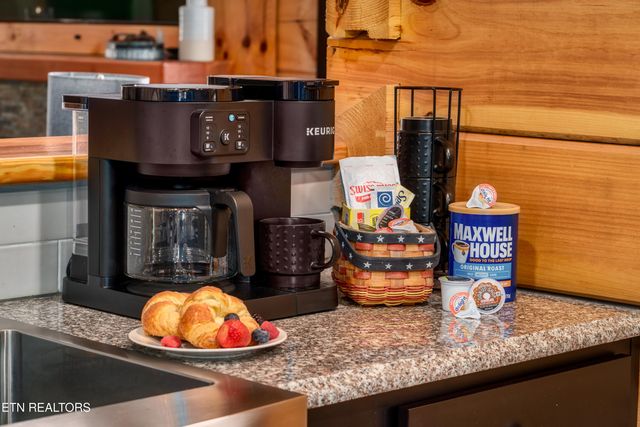 1890 Natures Lane Lane, Sevierville, TN 37862