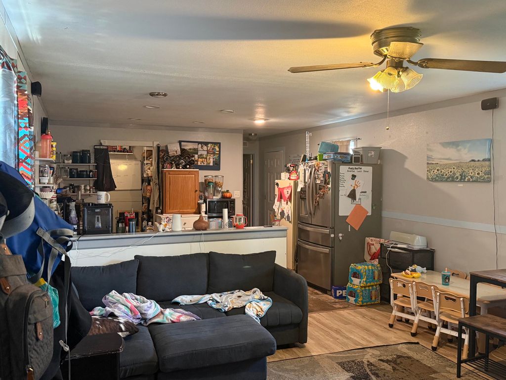 916 Willow AVE, Lewistown, MT 59457 photo 3