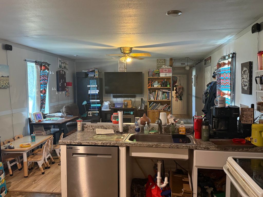 916 Willow AVE, Lewistown, MT 59457 photo 5