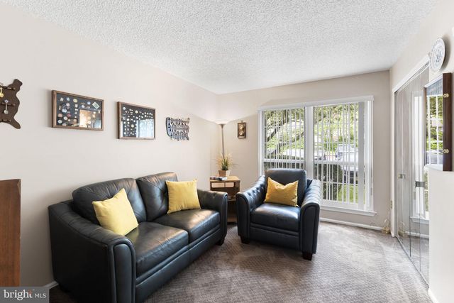 14 CHEVERNY CT, Hamilton, NJ 08619