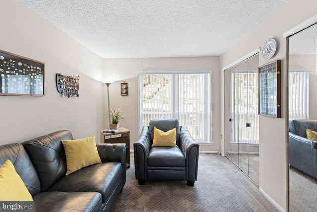 14 CHEVERNY CT, Hamilton, NJ 08619