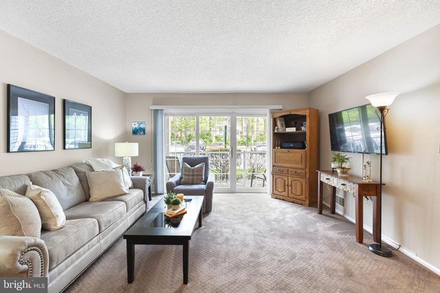 14 CHEVERNY CT, Hamilton, NJ 08619