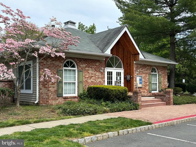 14 CHEVERNY CT, Hamilton, NJ 08619