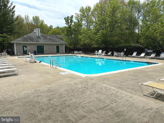 14 CHEVERNY CT, Hamilton, NJ 08619