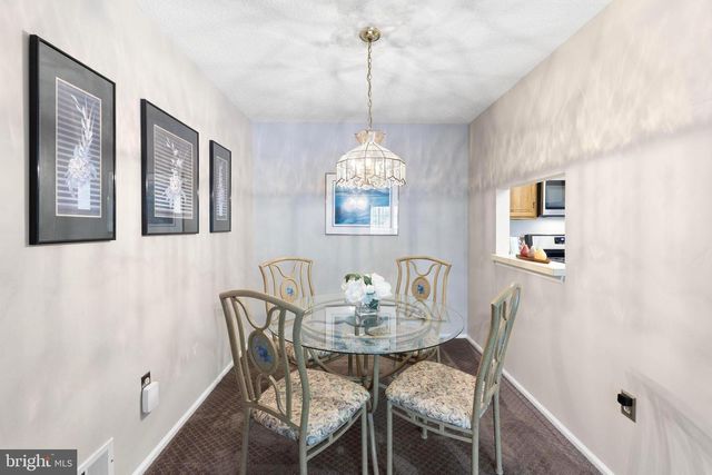 14 CHEVERNY CT, Hamilton, NJ 08619