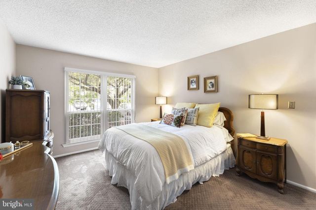 14 CHEVERNY CT, Hamilton, NJ 08619