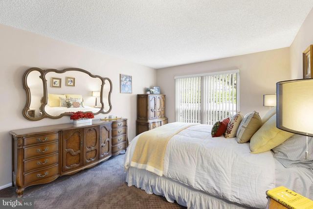 14 CHEVERNY CT, Hamilton, NJ 08619