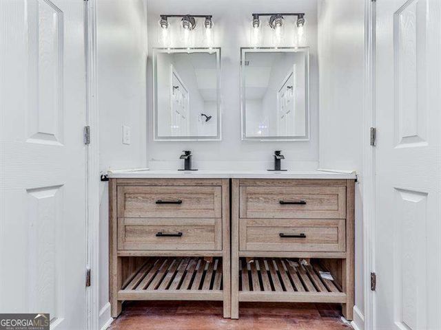 6 Hillside Avenue SE, Lindale, GA 30147