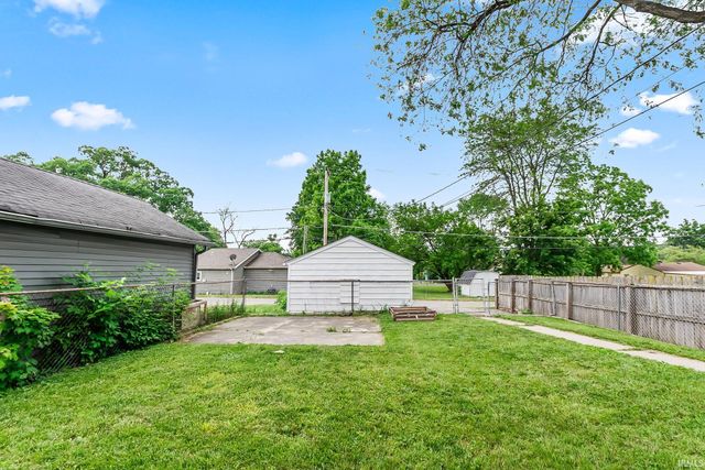 5704 S Calhoun Street, Fort Wayne, IN 46807