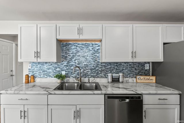 5704 S Calhoun Street, Fort Wayne, IN 46807