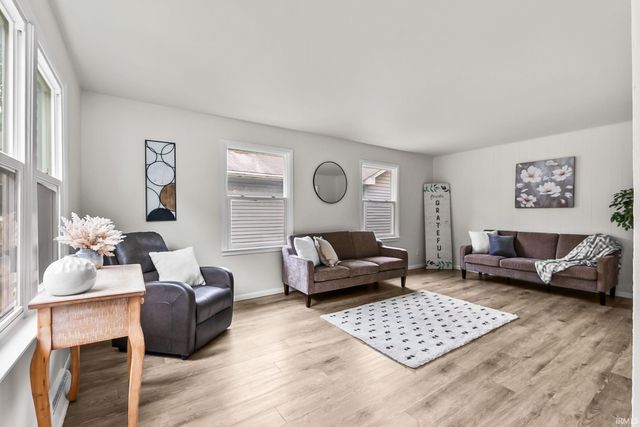 5704 S Calhoun Street, Fort Wayne, IN 46807