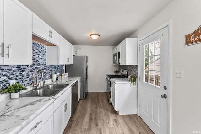 5704 S Calhoun Street, Fort Wayne, IN 46807