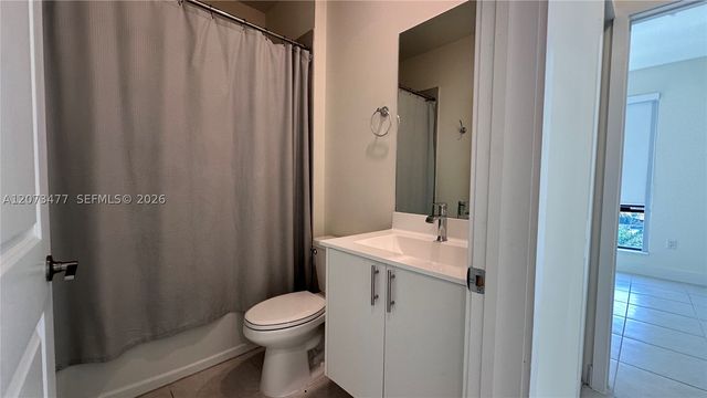 8001 NW 41st St 308, Doral, FL 33166