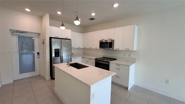 8001 NW 41st St 308, Doral, FL 33166