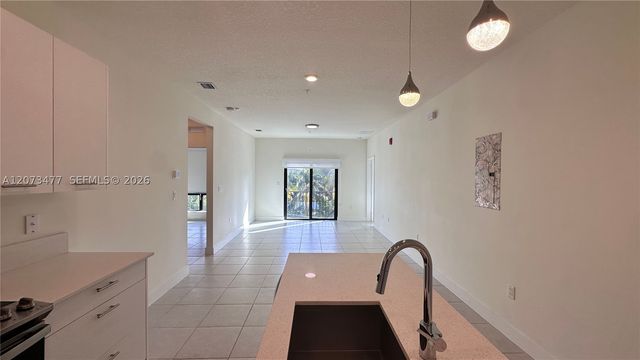 8001 NW 41st St 308, Doral, FL 33166