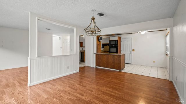 2495 Carnation Dr, Fairfield, CA 94533