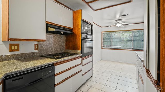 2495 Carnation Dr, Fairfield, CA 94533