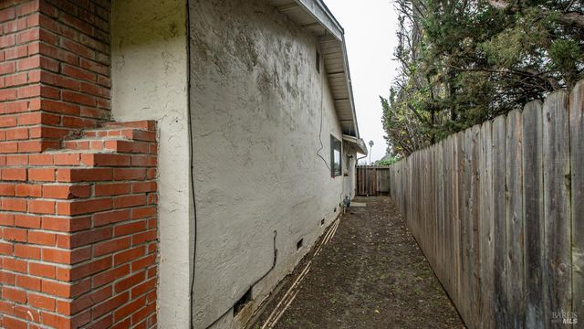 2495 Carnation Dr, Fairfield, CA 94533