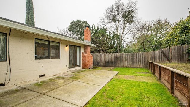 2495 Carnation Dr, Fairfield, CA 94533