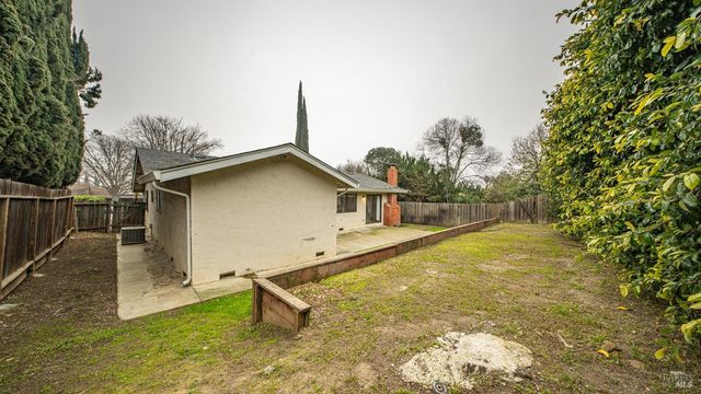 2495 Carnation Dr, Fairfield, CA 94533