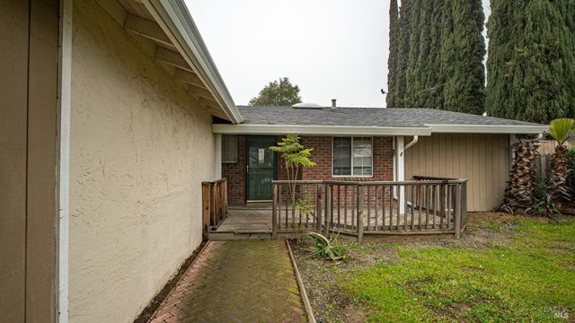 2495 Carnation Dr, Fairfield, CA 94533