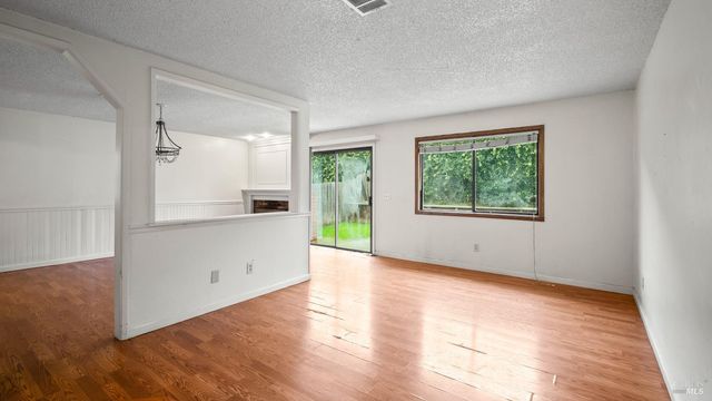 2495 Carnation Dr, Fairfield, CA 94533