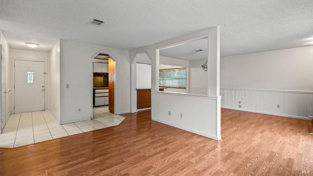 2495 Carnation Dr, Fairfield, CA 94533