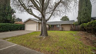 2495 Carnation Dr, Fairfield, CA 94533