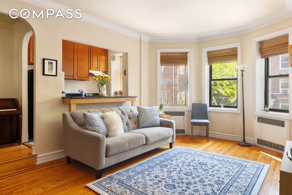 3424 82nd St Apt 2B, New York City, NY 11372