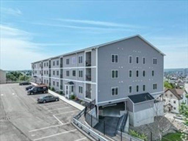 31 Ridge St 201, Worcester, MA 01604