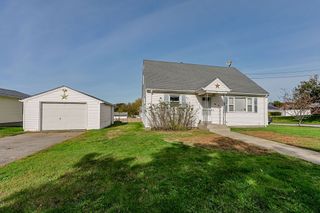 92 Bracket Avenue, Tiverton, RI 02878