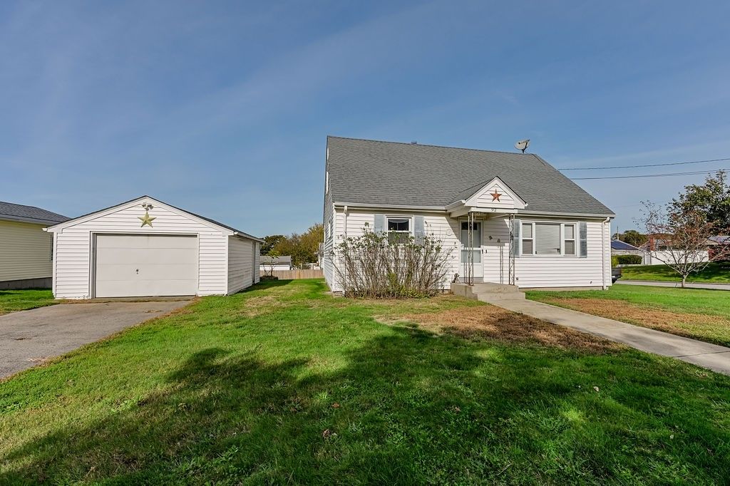 92 Bracket Avenue, Tiverton, RI 02878