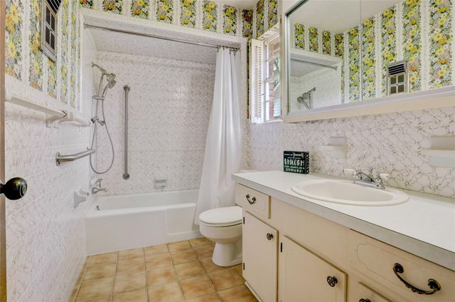 105 Ridgemont Drive, Alvin, TX 77511