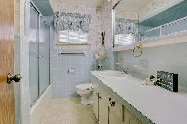 105 Ridgemont Drive, Alvin, TX 77511