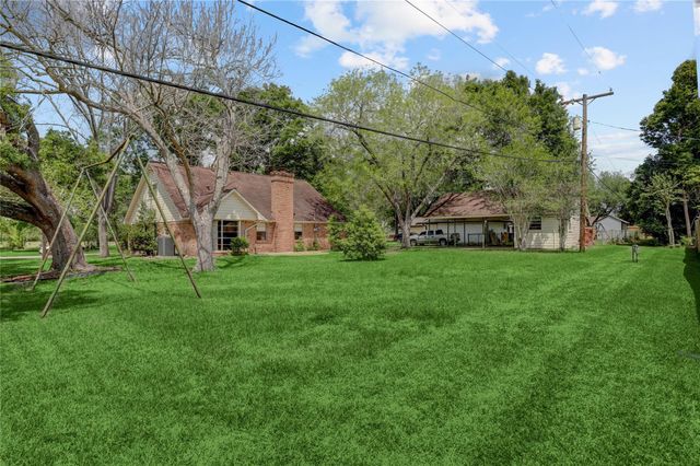 105 Ridgemont Drive, Alvin, TX 77511