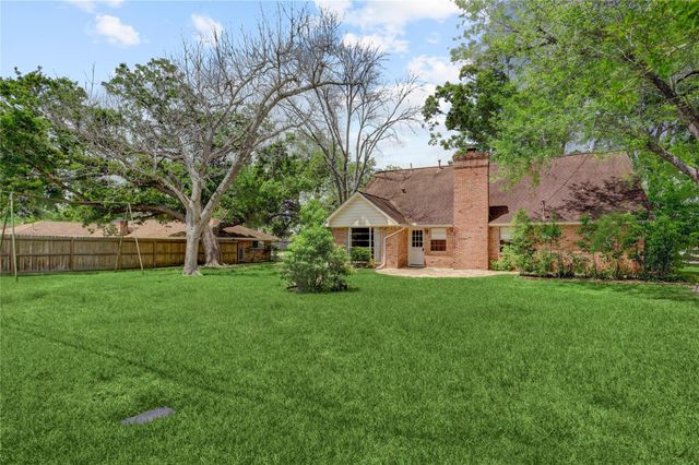 105 Ridgemont Drive, Alvin, TX 77511