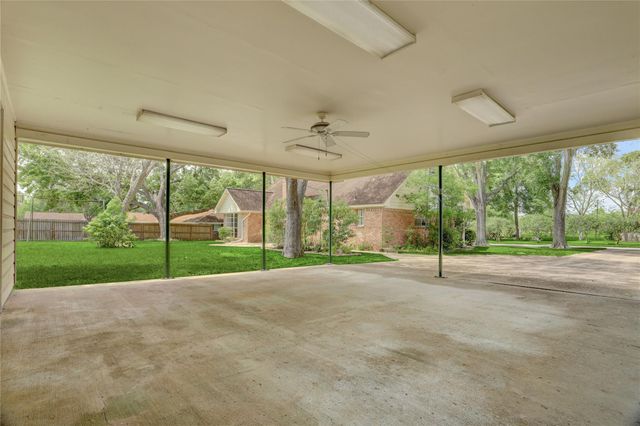 105 Ridgemont Drive, Alvin, TX 77511